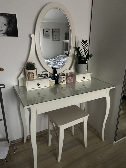 Vand piese de mobilier , se pot vinde impreuna sau separat,