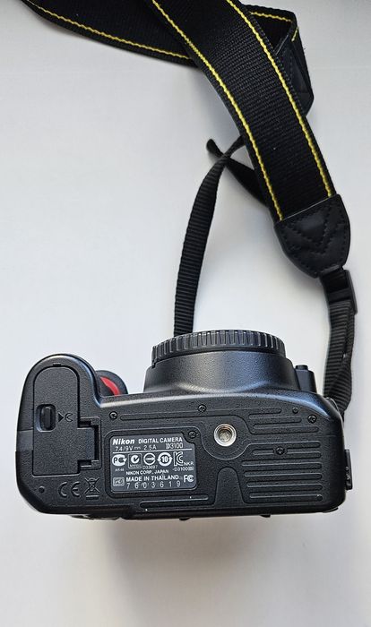 Nikon D3100 на САМО 12k кадъра + обектив 18-55mm + Аксесоари (Чанта, 2 Батерии, Карти, UV Филтър)
