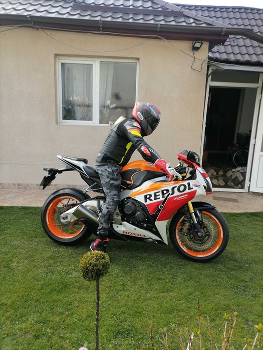 Se vinde honda cbr 1000 rr 2015 18000km negociabil