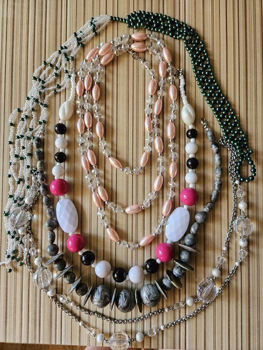 Чокеры, браслеты,  бусы,