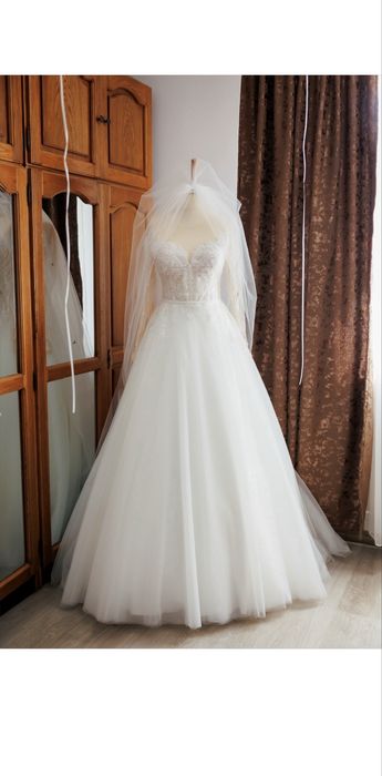 Rochie de mireasa marimea 36 .