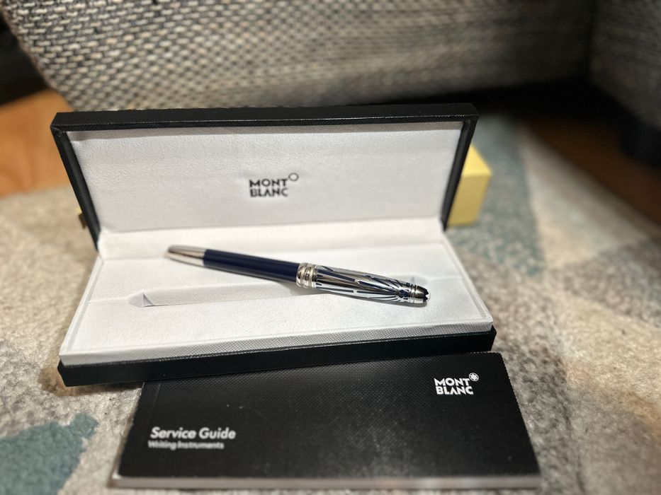 stilou montblanc bleumarin si peniță argintie