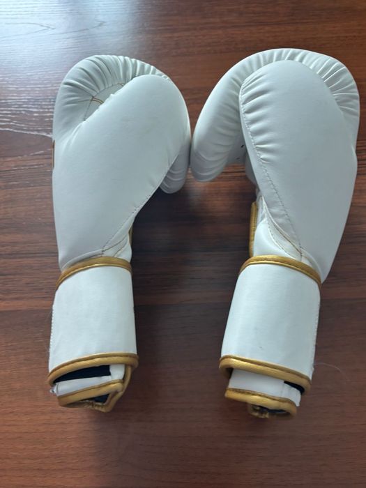 Продам вещи для бокса, боксёрки и перчатки.