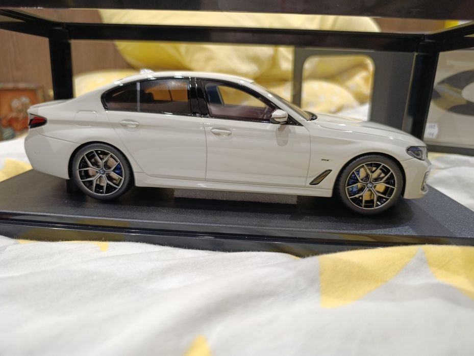Макети mercedes,bmw 1:18
