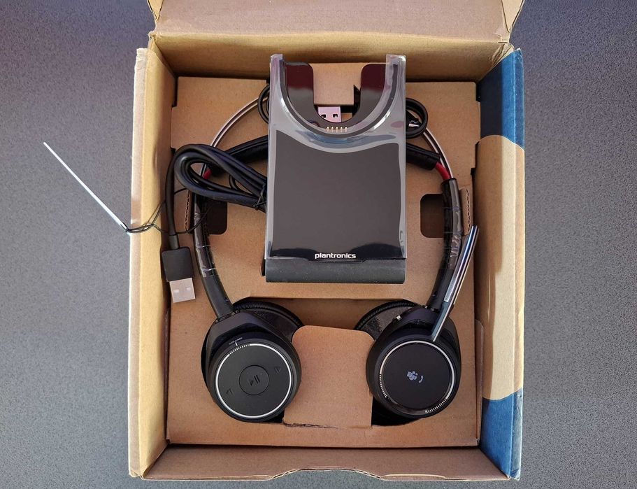 Casti Plantronics Poly Voyager Focus UC B825 M, Nou