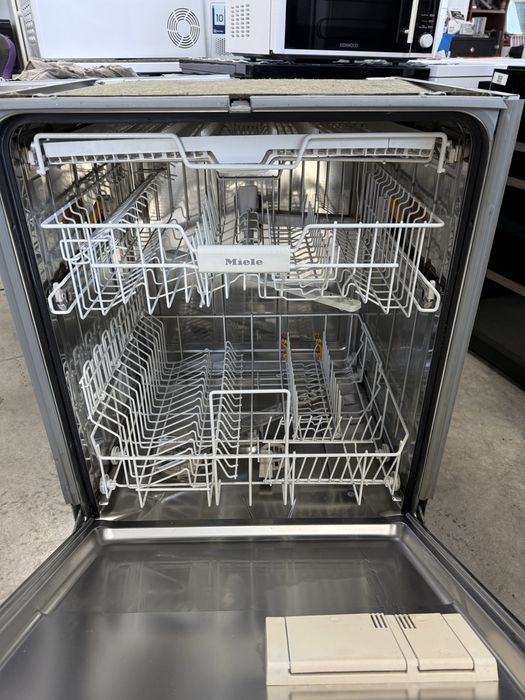 Съдомиялна машина за вграждане MIELE 60см, 3бр кошници,
