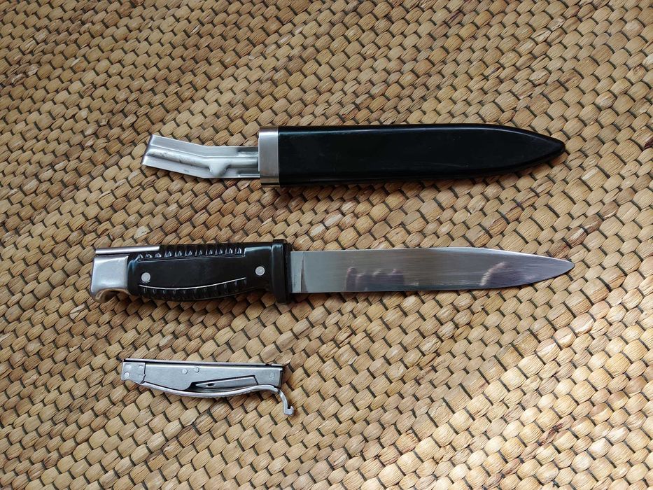 военен нож с кания