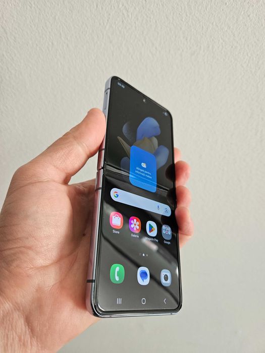 Samsung Galaxy Z flip 4 128 gb 8gb impecabil garantie.