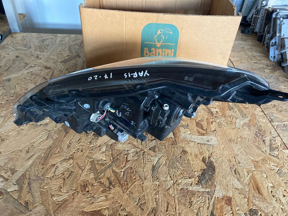 Десен фар за Toyota Yaris 17-20. Led.