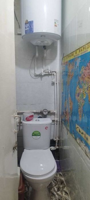 Продаю в 3 ом микрорайоне 2 этаж. 3 х комнатный кв.