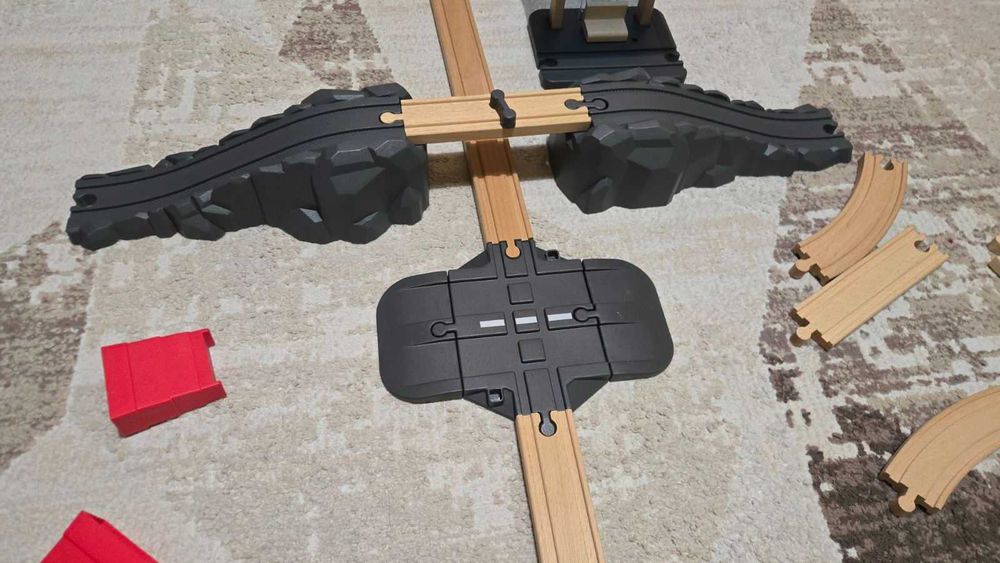 Дървена писта с влакчета от Lidl