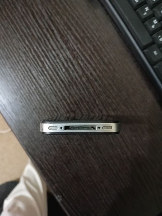 iPhone 4S (8 ГБ) Xiaomi Redmi 5 plus va 45 wtli taypsi zaryadnik b.n