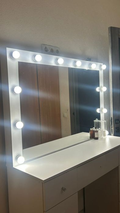 Продам туалетный столик