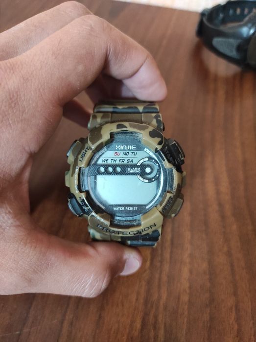 Часы с разных бренд