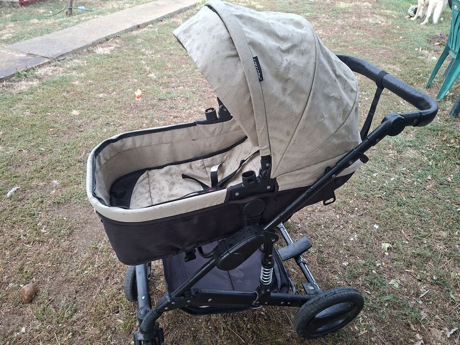 Carut bebe in stare excelenta