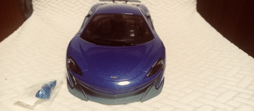 Метални коли McLaren 1:18