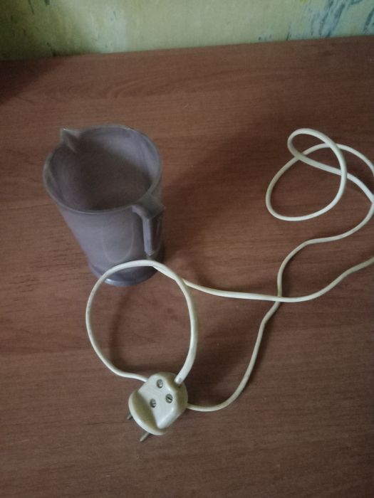 Чайник  кипятильник . 600т .