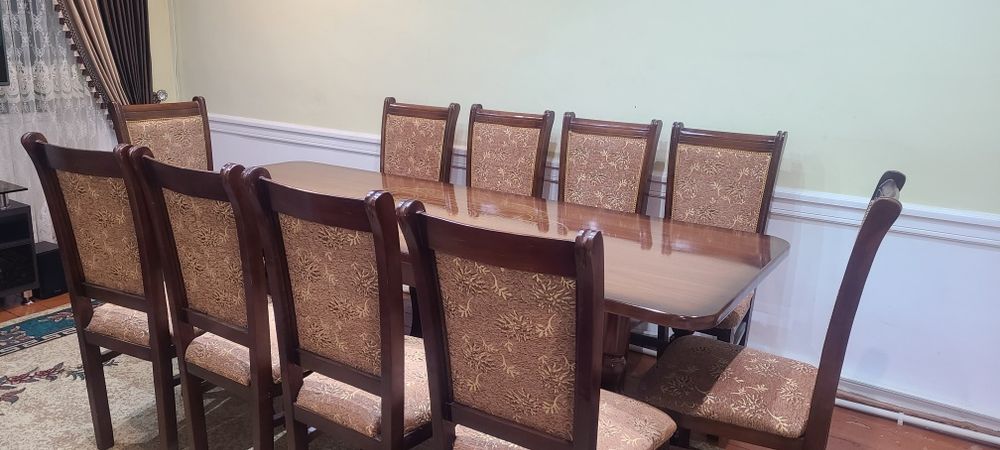 Продаются стол и 10 стулья