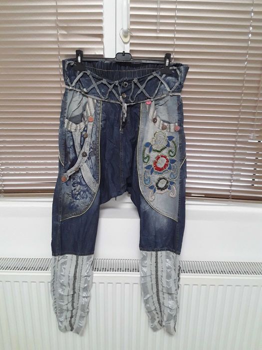 Geacă si blugi deosebiți damă mărimea L  ambele  100 de lei