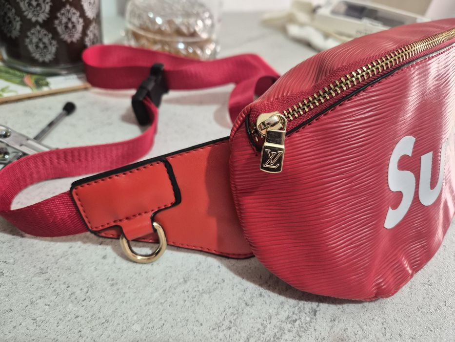 Чанта за кръста Supreme и LV