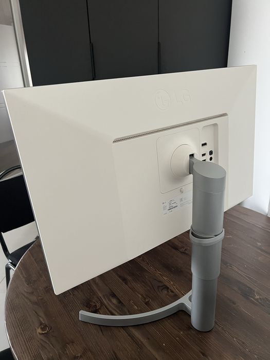 Монитор LG 27" 4K