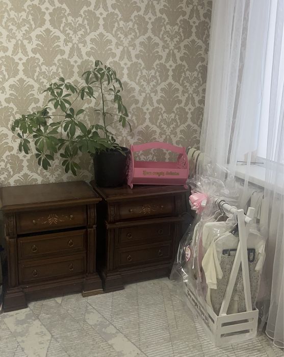 Продается комод и с двумя тумбочками