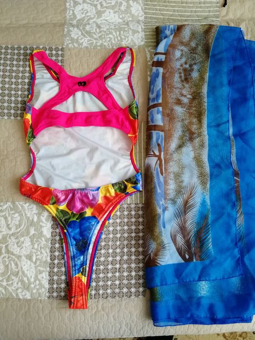 Купальники. Слитные и раздельные.