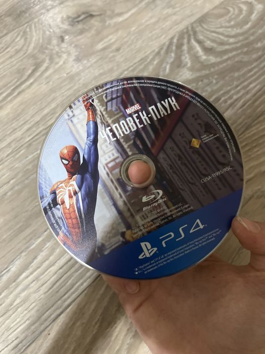 Диск Marvel's Spider-Man для PlayStation 4.