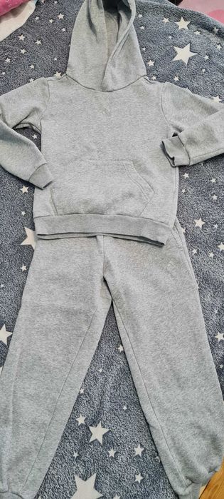 Спортни екипи за момиче