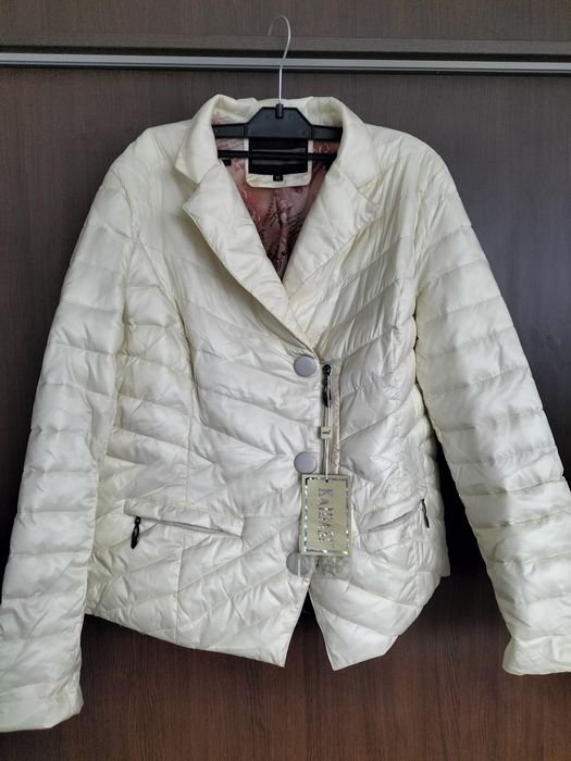 Дамско яке чисто ново
