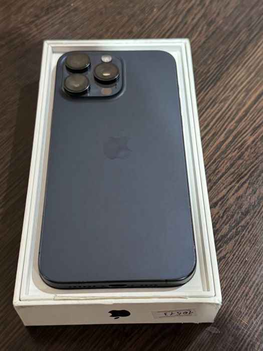 Продам свой Айфон 15 про Макс 256GB Коробка Есть!