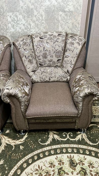 Продам диван и два кресла