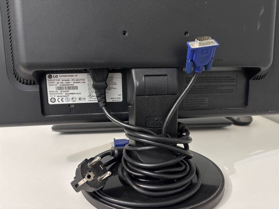 Монитор старый.