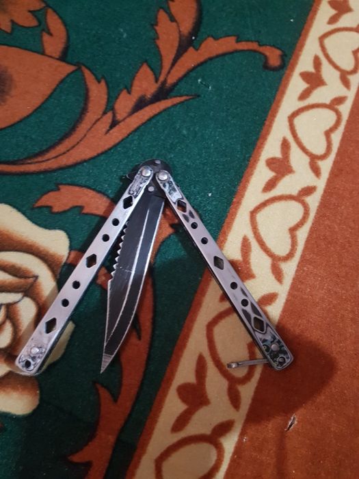Vând cuțit butterfly/balisong REAL
