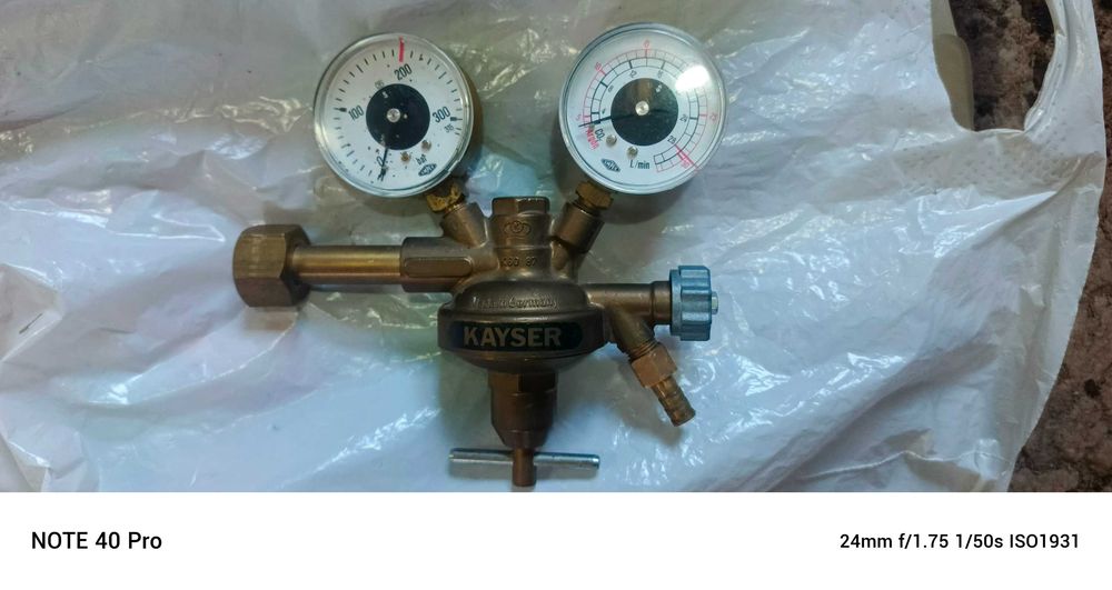 Vând reductor presiune oxigen nou