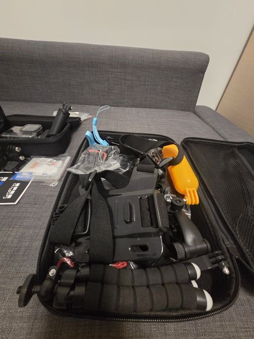 GoPro Hero 9 Black - Pachet COMPLET - 4 Baterii+încărcător+accesorii