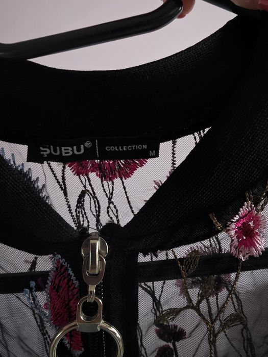 Тънко прозрачно якенце