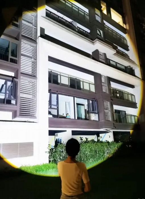 Супер мощный  фонарь