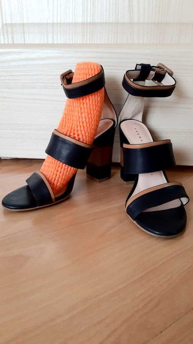 Продам босоножки