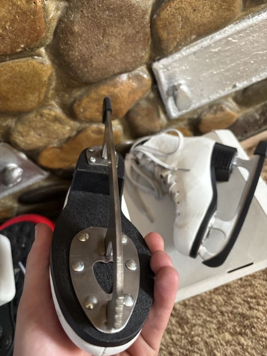 Коньки фигурные