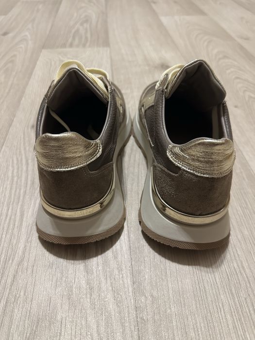 Продаются кроссовки