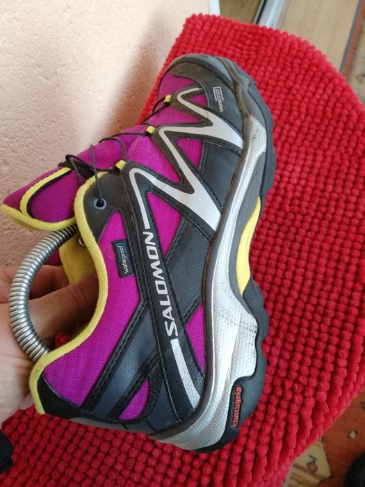 Adidași Salomon nr 37,5 dama