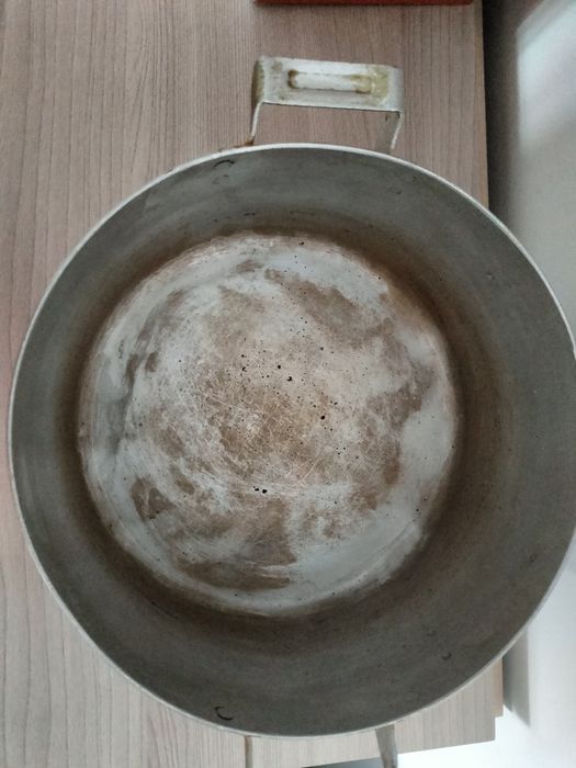 Кастрюля среднего размера