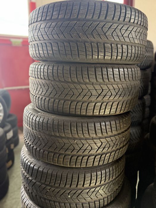 Set anvelope ca noi 245/40R18 Pirelli!
