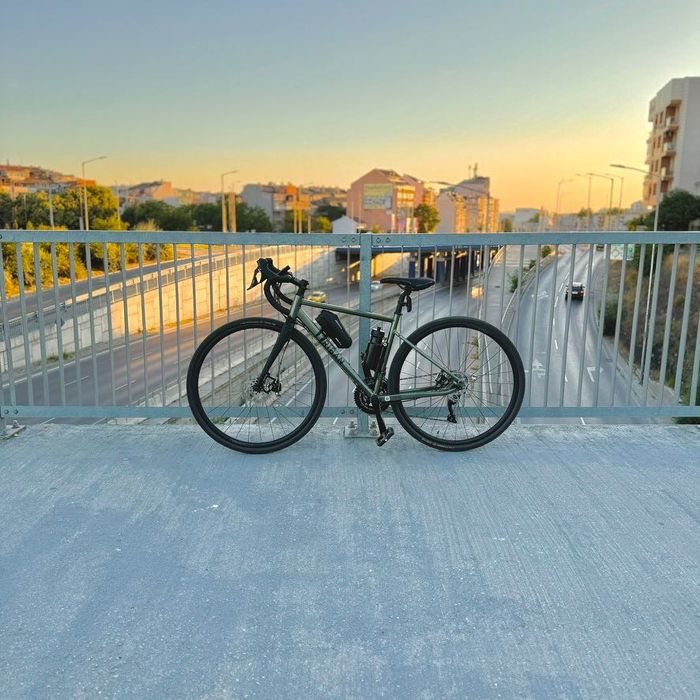 Triban RC520 Gravel Shimano 105 + Elite Direto XR-T + аксесоари (като ново)