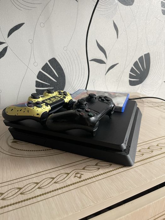 Продам sony PS4:)