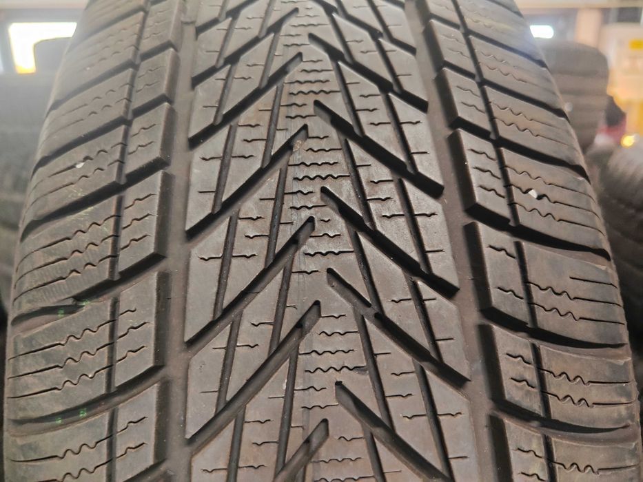 2бр.зимни гуми 215/65/17 Goodyear
