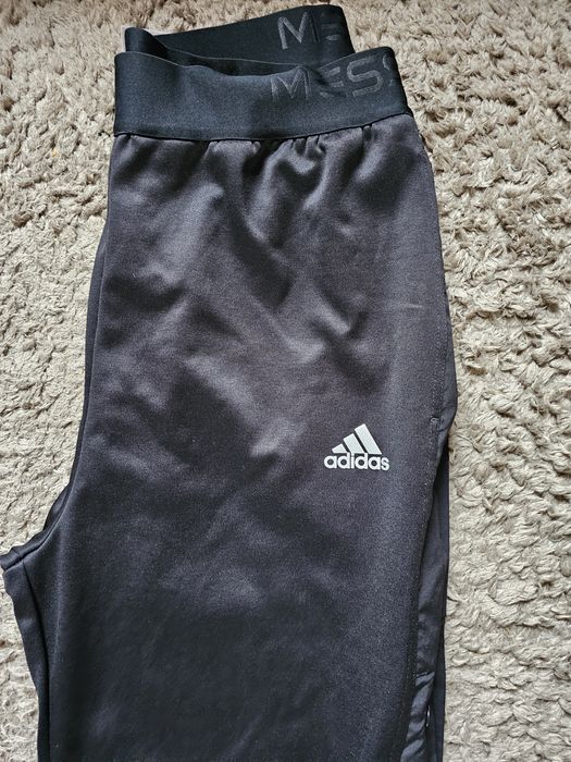Чисто ново долнище на Adidas