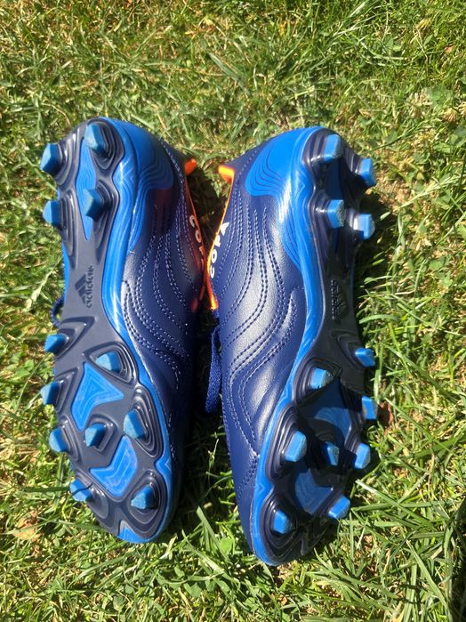 Детски футболни бутонки "Адидас"