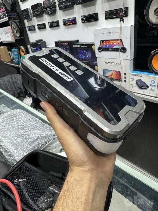 Повербанк бустер jump starter пуско-зарядное устройство  powerbank